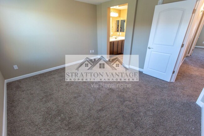 Building Photo - 240 W Juniper Ave