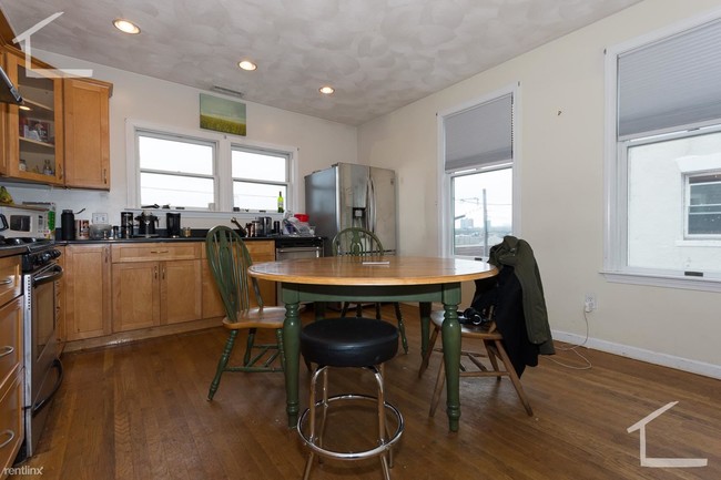 Building Photo - 4 br, 2.5 bath Townhome - 20 Wadsworth St