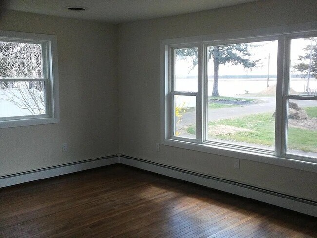 Building Photo - 2171 River Rd