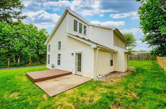 Building Photo - 1515 Mills Dr