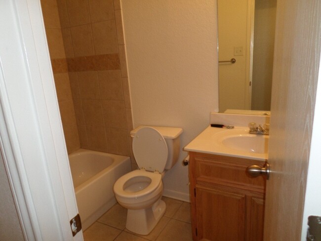 Building Photo - 1310 Chips Dr