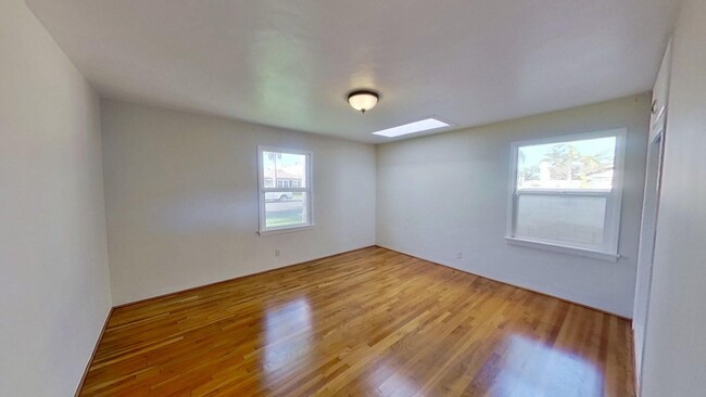 Building Photo - Seaside Living: 2 Bedroom 1 Bathroom Home ...