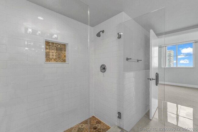 Building Photo - 3020 NE 32nd St