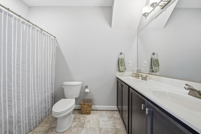 Building Photo - 1824 Hazelwood Rd