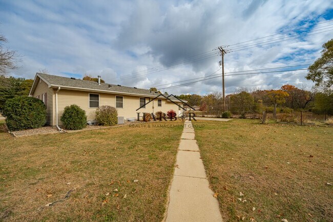 Building Photo - 2920 20th St SE