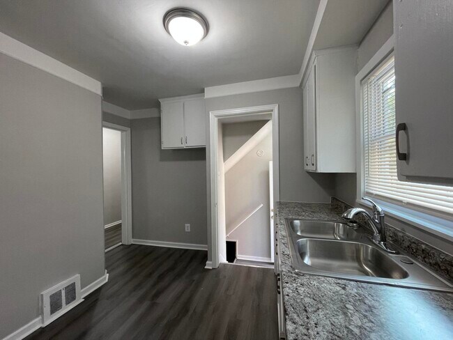 Building Photo - 18943 Greydale Ave