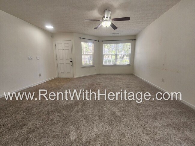 Building Photo - Gorgeous 5 bedroom, 2.5 bath / Attention t...