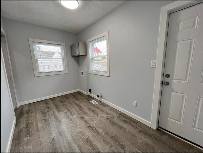 Building Photo - 304 N Linwood Ave