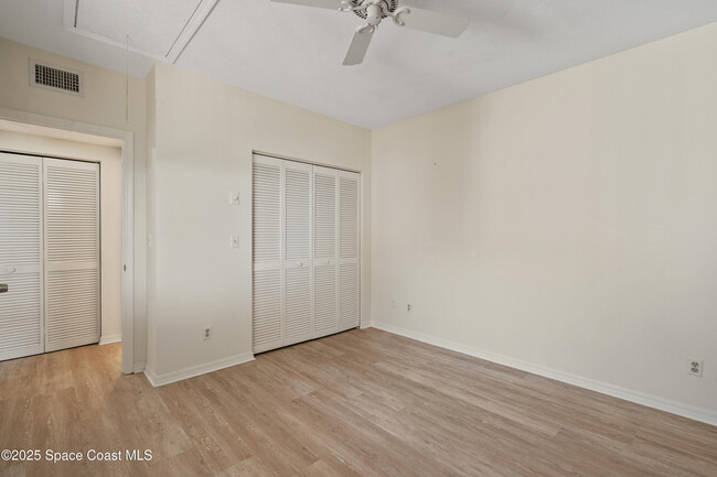 Building Photo - 6165 S Mirror Lake Dr
