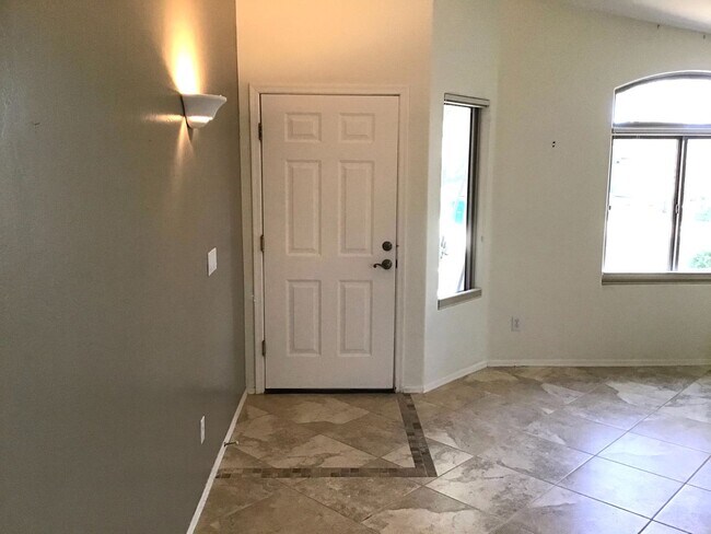 Building Photo - 3Bd/2ba Nice, clean in Rancho Vistoso, 3 Car Garage, Oro Valley