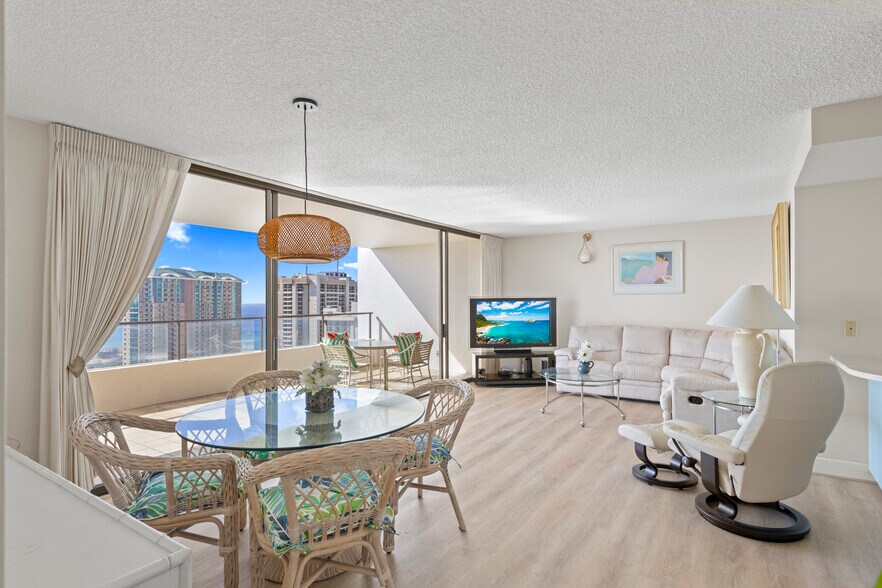 Building Photo - 1910 Ala Moana Blvd