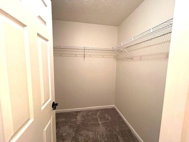 Building Photo - Mt Juliet 3 Bedroom 2 Bath Home with Fenced Backyard