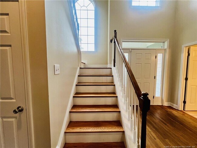 Building Photo - 96 Lamplighter Way