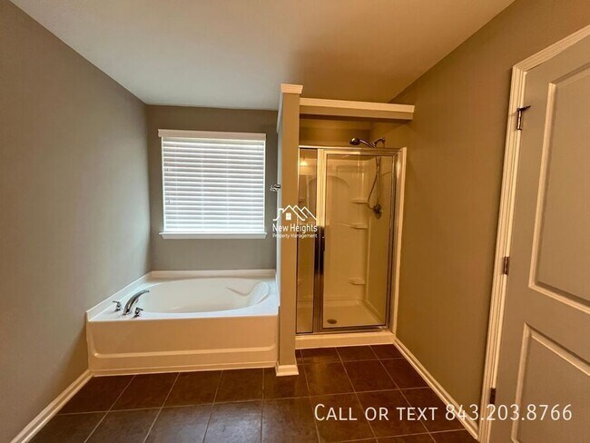 Building Photo - 146 Hickory Ridge Way