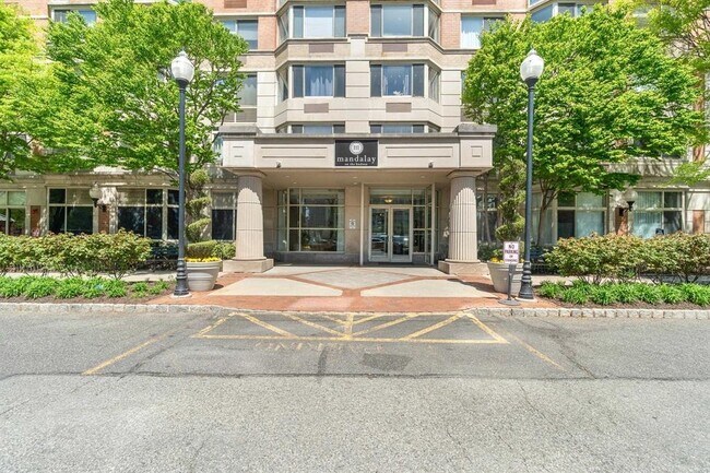 Building Photo - 20 2nd St