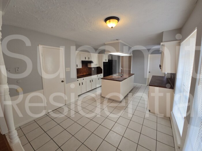 Building Photo - 5223 Brownlee Ln