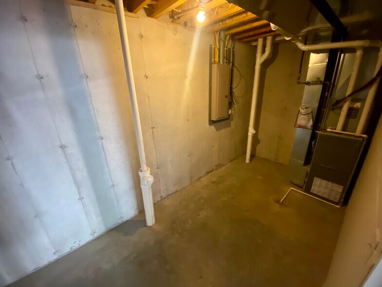 Building Photo - 3809 Cliffside Dr