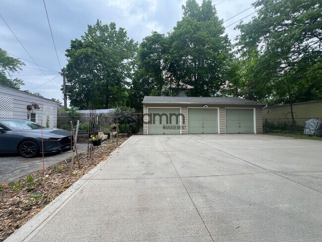 Building Photo - 3079 Meadowbrook Blvd
