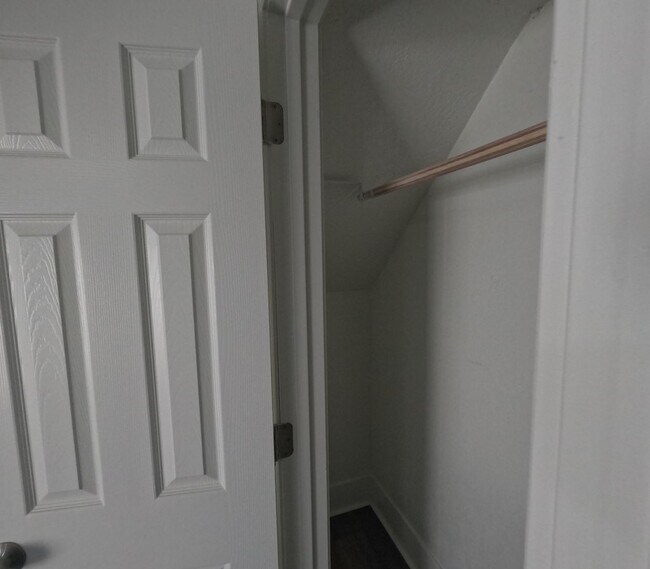 Building Photo - 1305-07 McDonald RENT/RENT-T0-OWN