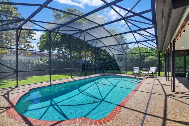 Building Photo - 798 E Boca Raton Rd