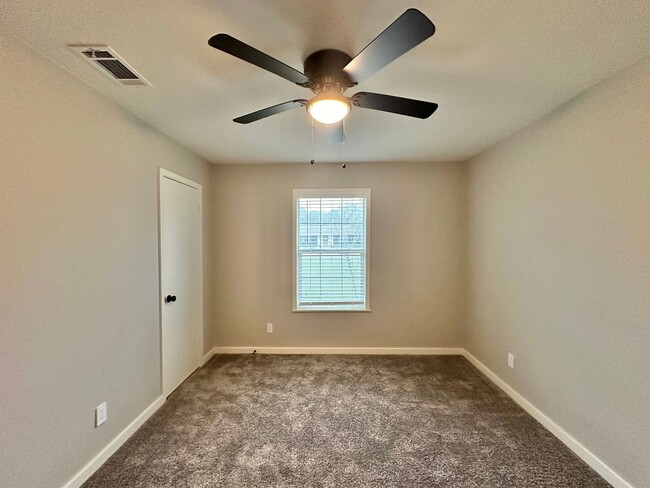 Building Photo - Charming Single-Story Brick Home Available! Whitehouse ISD!