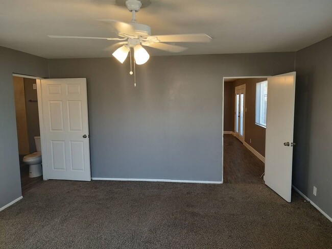 Building Photo - 2 Bedroom - 2 Bath - 1034 Sq. Ft. Duplex