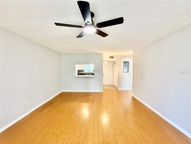 Building Photo - 2886 Somerset Park Dr