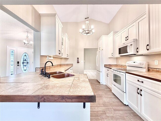 Building Photo - 2245 Springrain Dr