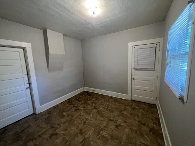 Building Photo - Large 1BR in Wayland