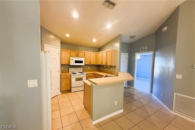 Building Photo - 609-611 Hawthorne Ave S