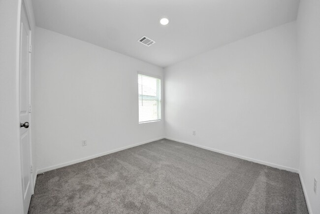 Building Photo - 10411 Birds Nest Dr