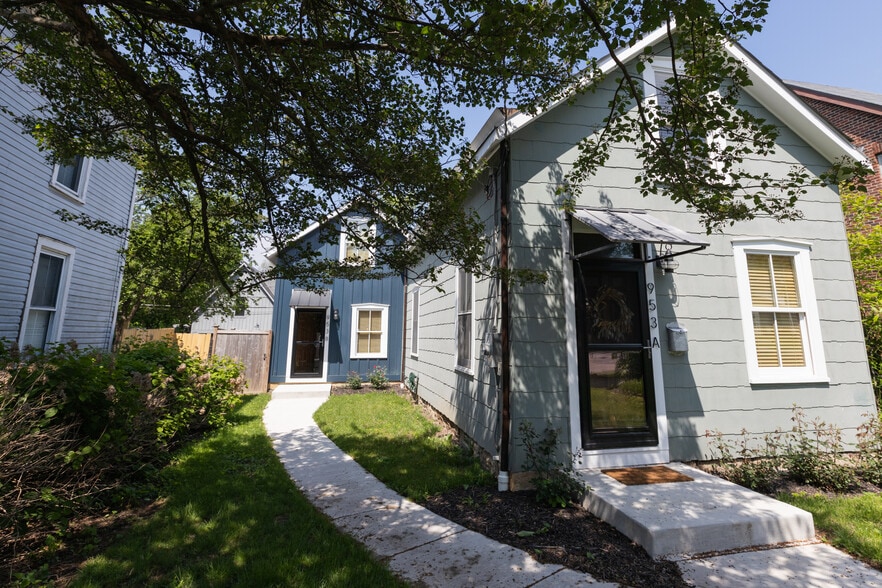 tucked away back unit - 953 Dennison Ave