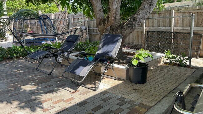 Area for charging your phone (looks pretty cozy at night - 611 S Pine St