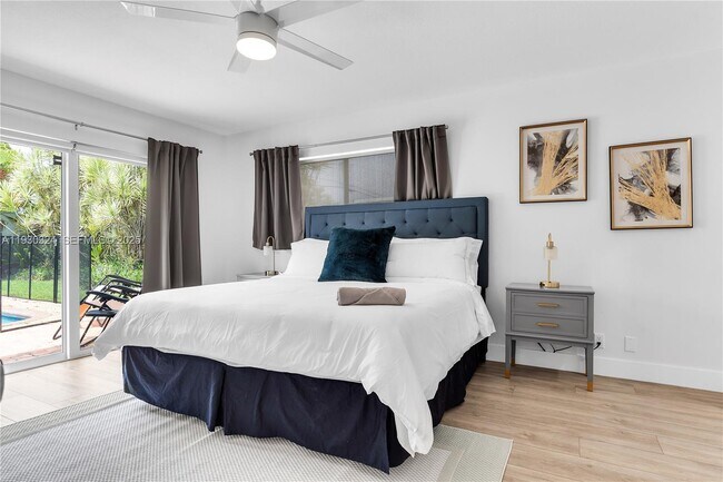 Building Photo - 617 NW 30th Ct