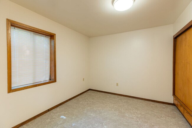 Building Photo - 611 3rd St