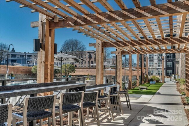 Building Photo - 9821 Research Dr