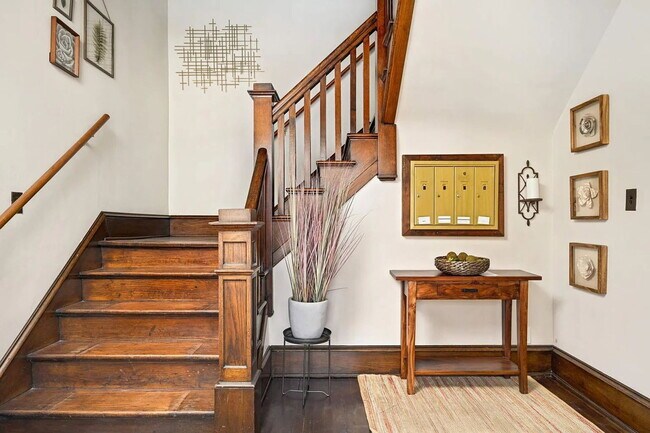 Building Photo - 1907 11th Ave S