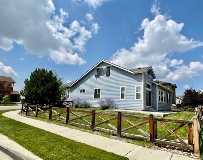 Building Photo - Stunning 4 Bed/4 Bath Home in Banning Lewis Ranch