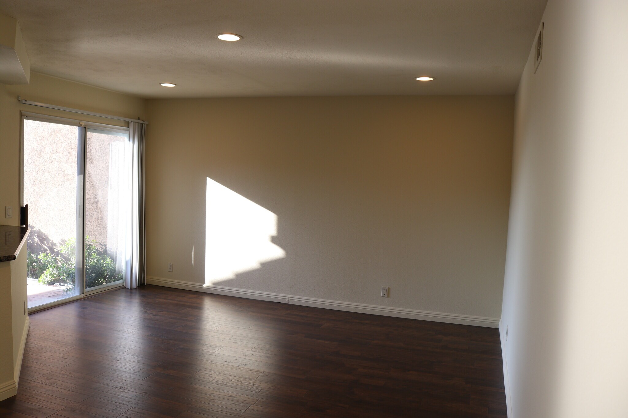 Building Photo - 857 S Sapphire Ln