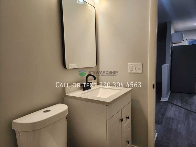 Building Photo - 2559 Edwin Ave