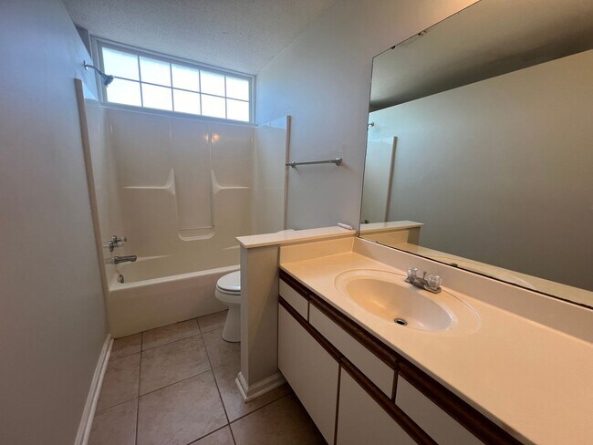 Building Photo - 2265 Huntingdon Dr