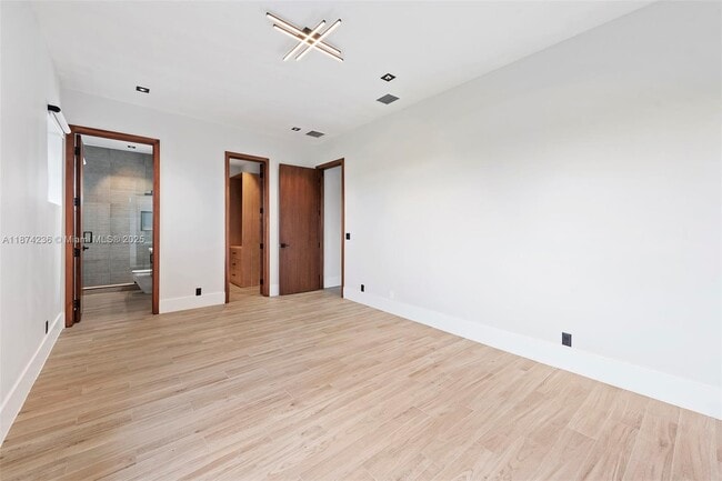 Building Photo - 461 Poinciana Dr