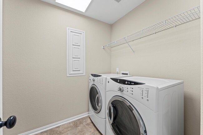 Building Photo - 38 Tallgrass Way