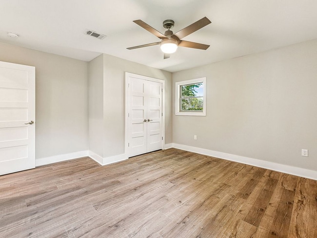 Building Photo - 302 W Collins St