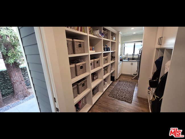 Building Photo - 4744 Haskell Ave