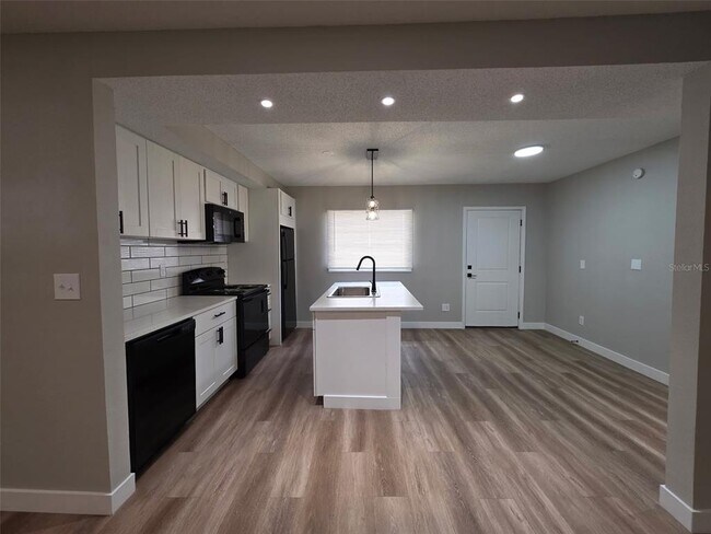 Building Photo - 2104 Crill Ave