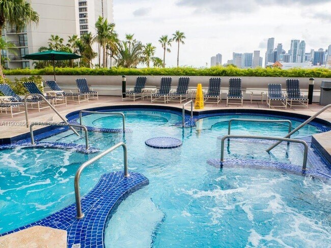 Building Photo - 1717 N Bayshore Dr