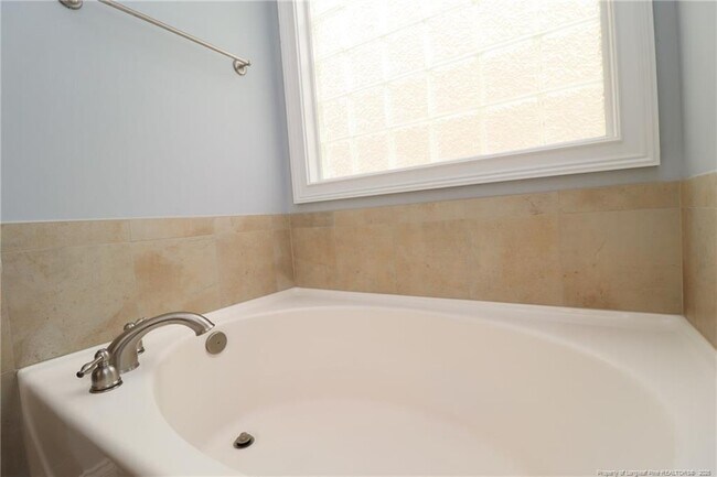 Building Photo - 5013 Sunny Creek Ln