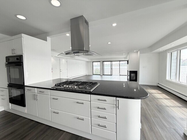 Building Photo - 17A Riverview Cir