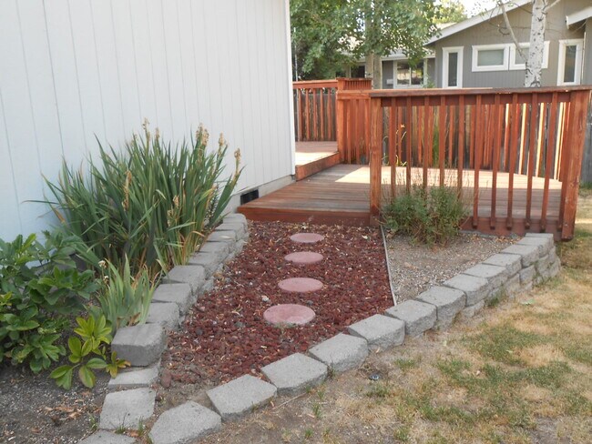 Building Photo - 2396 NE Desert Willow Ct